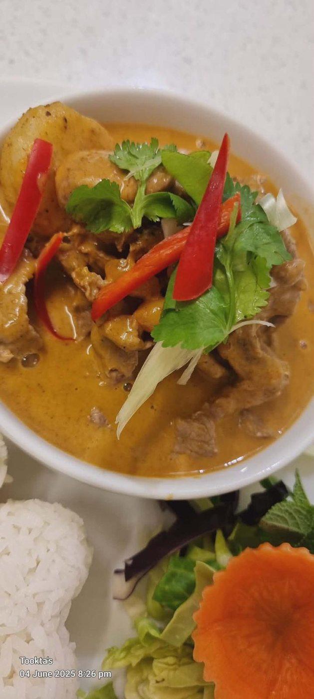 Rich red curry with tender beef, red peppers and coriander
